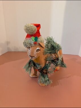 Annalee 2020 8-Inch Rustic Pine Mountain Lion wearing a Santa Hat/Christmas